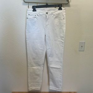 Women’s white skinny jeans